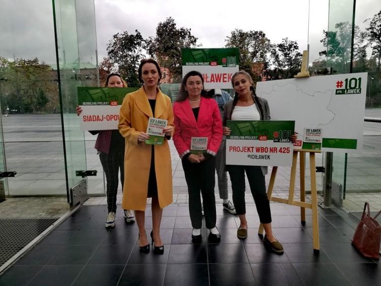 Nowe ławki w centrum Wrocławia. Projekt WBO z myślą o pieszych