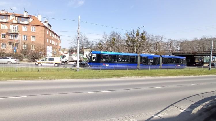 Połamany pantograf przyczyną utrudnień w ruchu tramwajów [ZDJĘCIA]