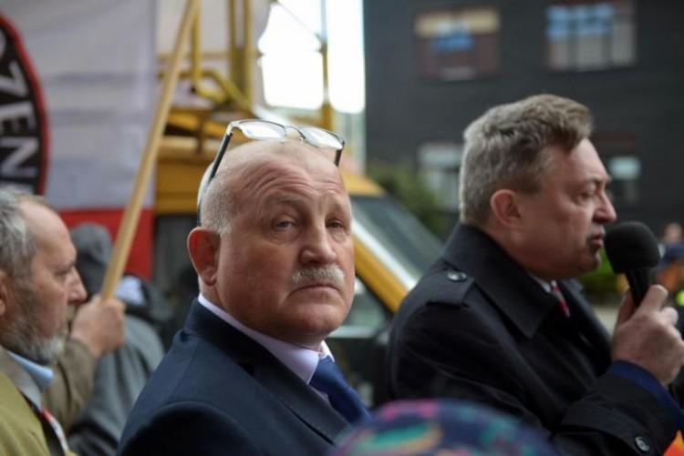 Kolejne zaostrzenie kary za podpalenie kukły Żyda. Piotr Rybak trafił na oddział zamknięty