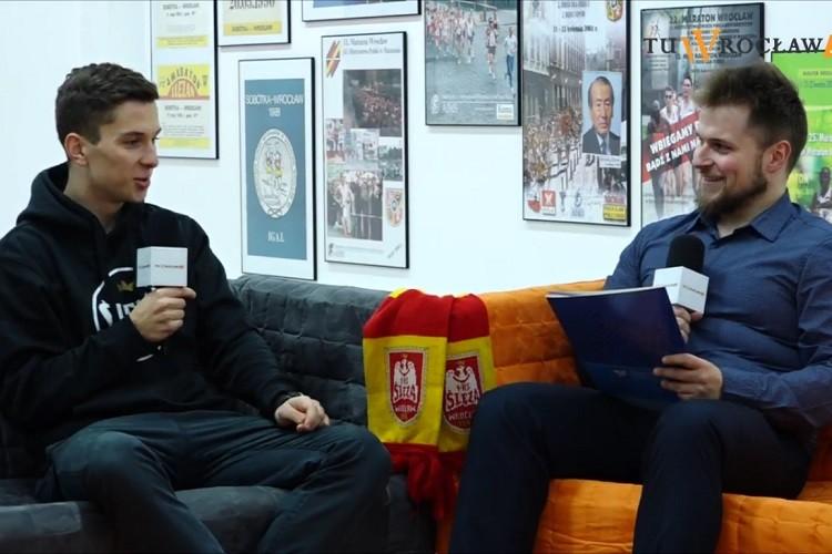 Mateusz Kluzek: Trener Kowalski trzyma zespół w ryzach [WIDEO]
