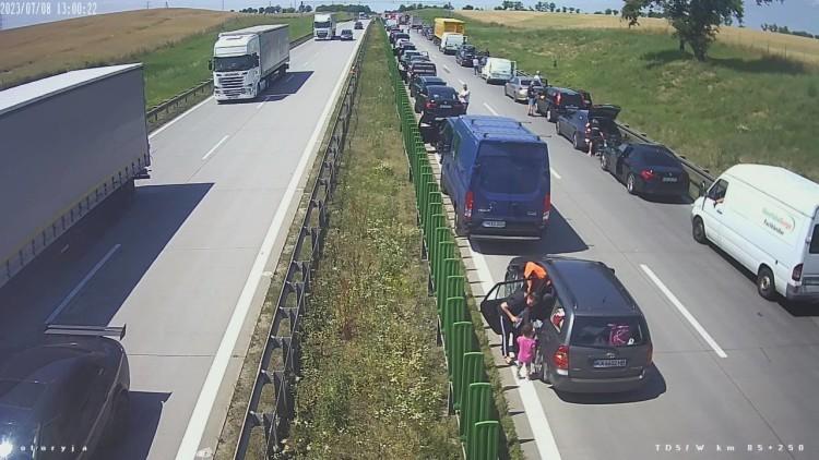 Wypadek na A4 w stronę granicy. Ciężko ranna jedna osoba
