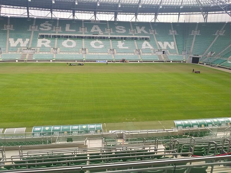 Regeneracja zamiast wymiany. Murawa na Stadionie Wrocław posłuży dłużej
