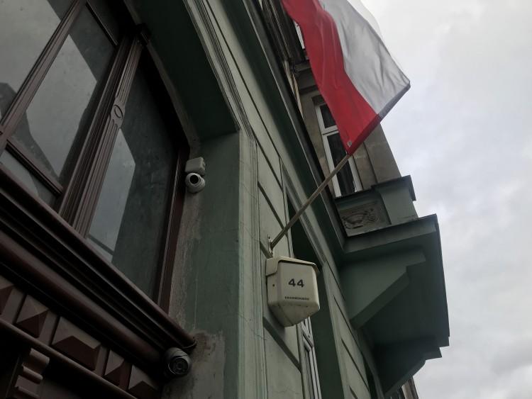 Wrocław: takie mieszkanie komunalne dostała kobieta i jej dwie córki [ZDJĘCIA]