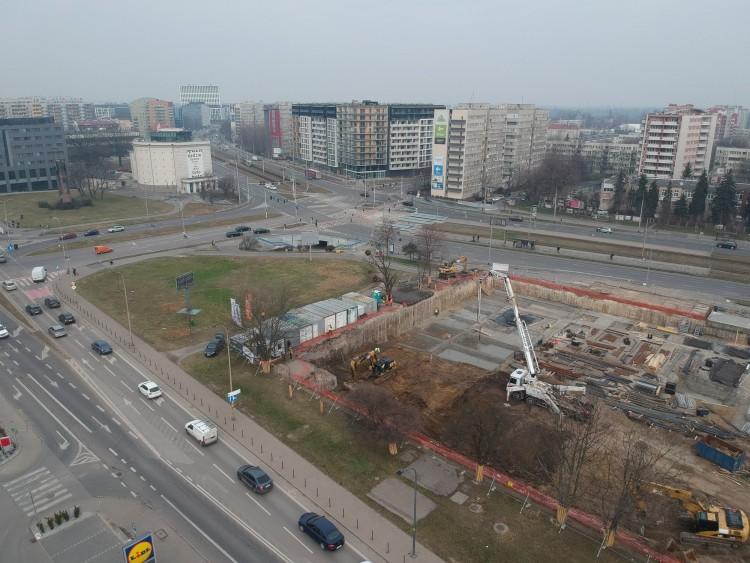 Wrocław: Dźwig zablokuje pas Legnickiej. Utrudnienia dla kierowców i pieszych