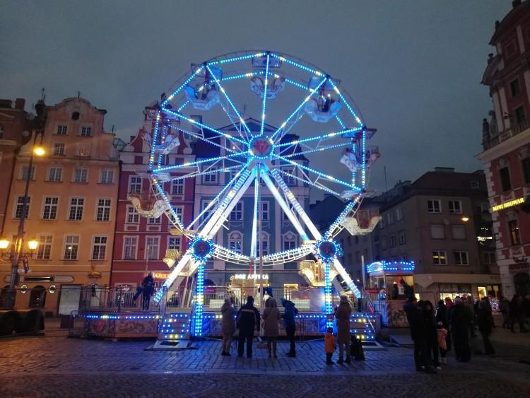 WOŚP 2023 we Wrocławiu. Wesołe miasteczko rozświetliło Rynek