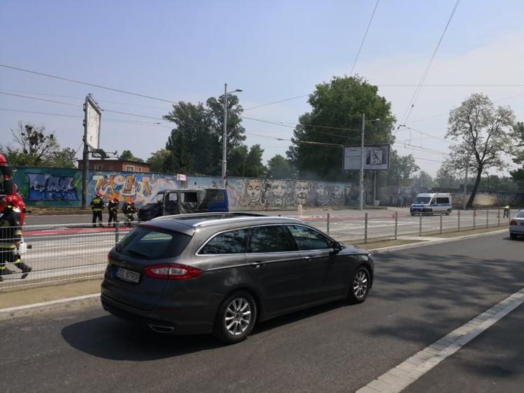 Pożar samochodu na Hubskiej. Interweniowali strażacy [ZDJĘCIA]