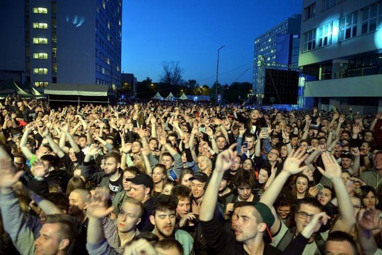 Rozpoczęły się juwenaliowe koncerty na Polach Marsowych [PROGRAM]