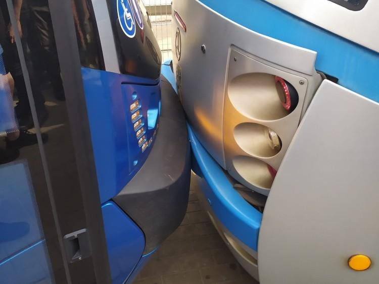 Zderzenie tramwajów przy Galerii Dominikańskiej. MPK ustala przyczyny