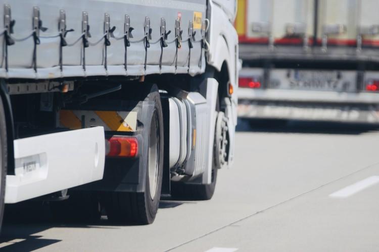 Pożar naczepy na autostradzie A4 koło Legnicy. Są utrudnienia