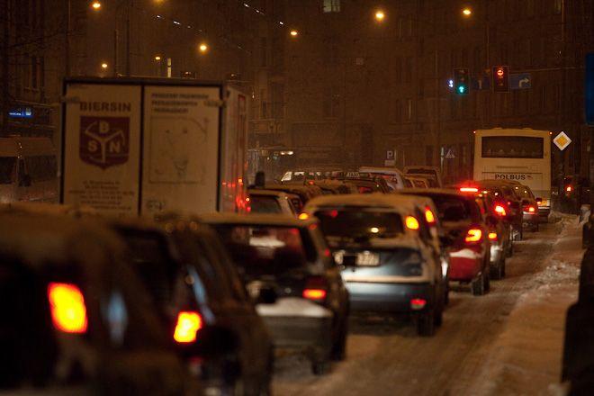 Pługi ruszyły w miasto. Po południu śnieżyca