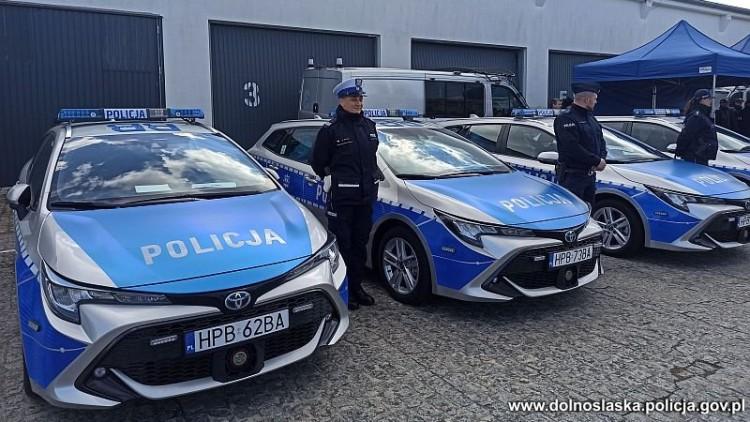Policja ma nowe radiowozy za 4,5 mln zł. To hybrydowe toyoty corolle [ZDJĘCIA, WIDEO]