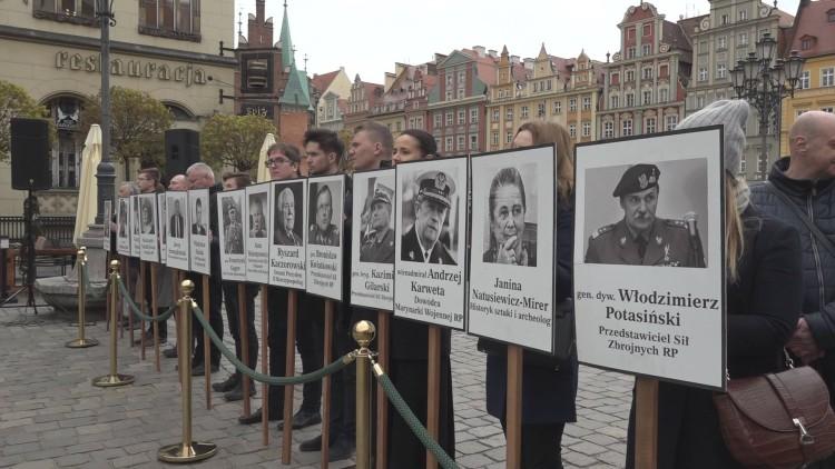 Wrocławskie obchody 9. rocznicy katastrofy smoleńskiej. „Nieprawdą jest, że nie ma ludzi niezastąpionych” [WIDEO]