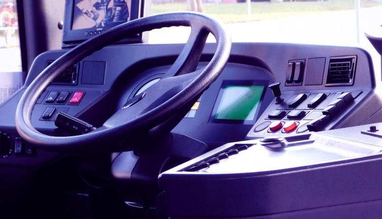 Nietrzeźwy kierowca autobusu wiózł 25 pasażerów