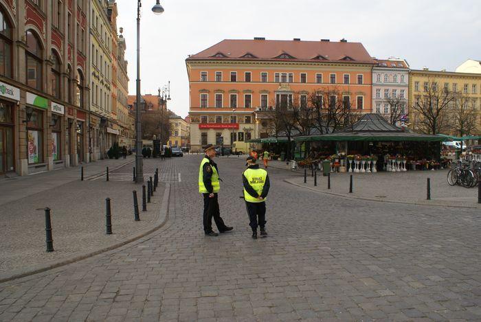 Z powodu Sylwestra w Rynku, na kilkunastu uliczkach nie wolno parkować