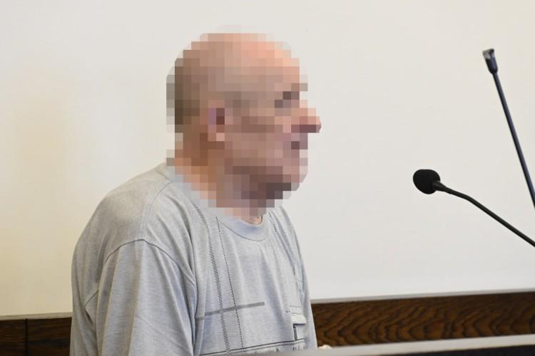 Wrocław: Sąd też ma serce. Łagodna kara dla staruszka, który z bezsilności udusił żonę
