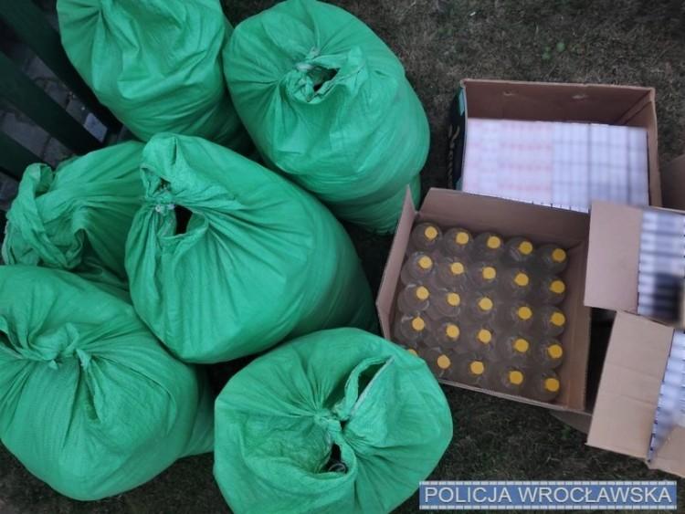 Papierosy i alkohol bez akcyzy przechwycone na wrocławskich Krzykach