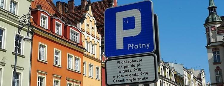 Nowe miejsca parkingowe na pl. Solidarności