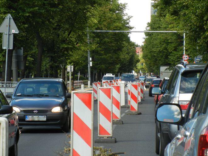 Zmiany w ruchu na Powstańców Śląskich. Utrudnienia będą przez całe wakacje