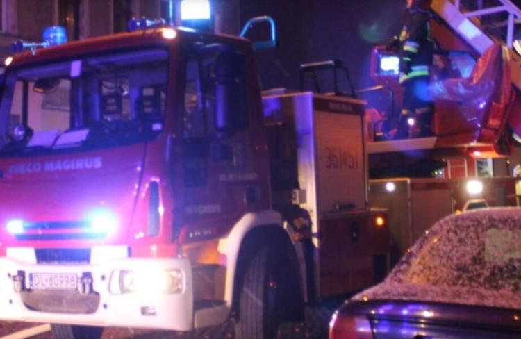 Wrocław: Pożar przy ulicy Żmigrodzkiej. Palił się budynek koło Lidla