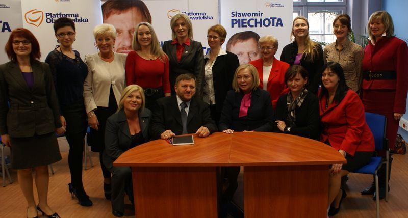 Dutkiewicz, jak Obama - w sieci, Piechota z kobietami