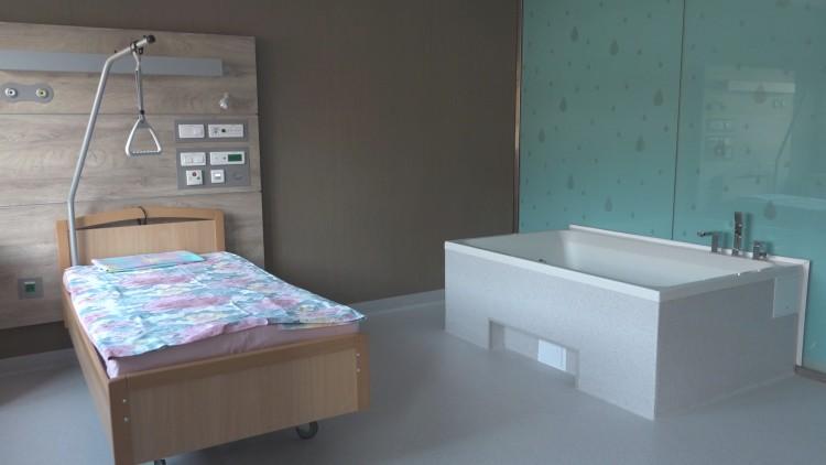 Oto nowy pododdział na porodówce przy Kamieńskiego. Sala porodów nie przypomina szpitalnej [ZDJĘCIA]