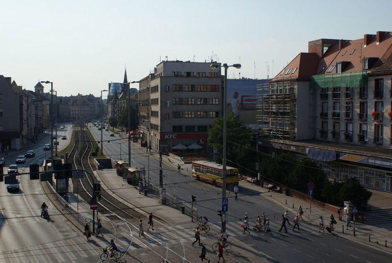 Zderzenie autokaru z tramwajem w centrum Wrocławia