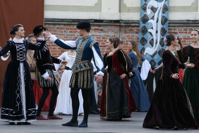 Taneczny powrót do przeszłości - Festiwal Tańca Dawnego Pawana