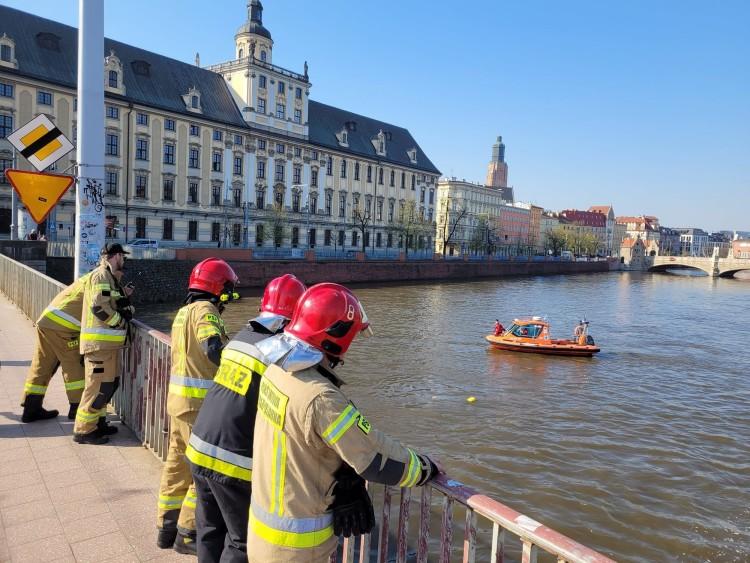 Wrocław: Alarm na Odrze. Turysta zauważył ciało w wodzie
