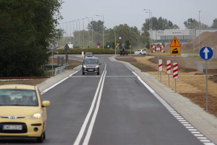 Nowa droga we Wrocławiu. Ułatwi życie mieszkańcom Muchoboru i Smolca [ZDJĘCIA]