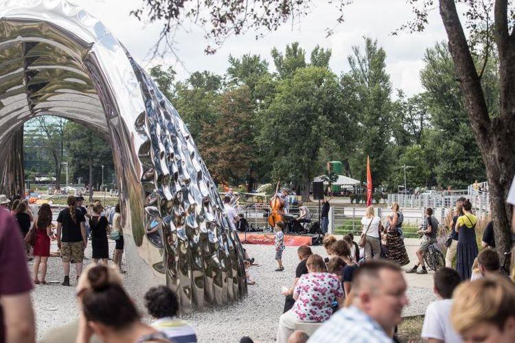 W niedzielę koncert jazzowy na Wyspie Daliowej naprzeciwko rzeźby [WIDEO]