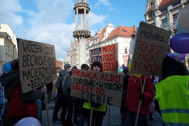 Wielka Manifa z okazji Dnia Kobiet w centrum Wrocławia [FILM]