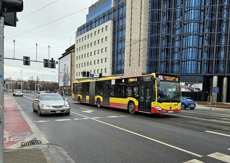 Przystanek “Dworzec Główny” będzie zamknięty. Zmiany tras wielu linii autobusowych