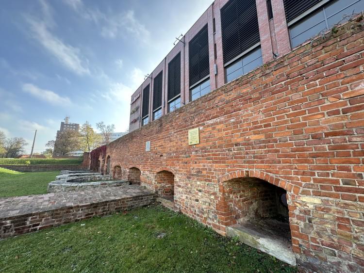 Ten zabytek przy samej Galerii Dominikańskiej to dziś koczowisko bezdomnych. Będzie remont!