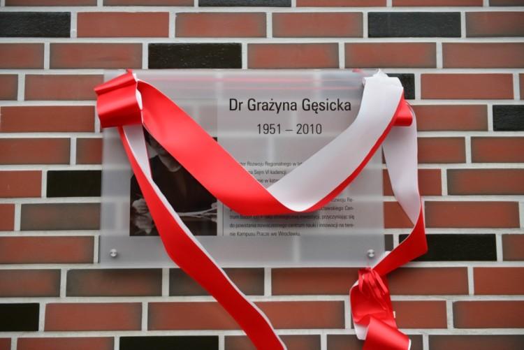 W EIT+ odsłonięto tablicę upamiętniająca Grażynę Gęsicką [ZOBACZ ZDJĘCIA]