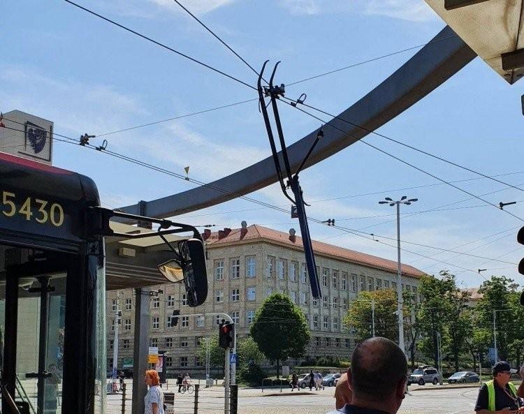 Złamał się pantograf na pętli Wrocławski Park Przemysłowy
