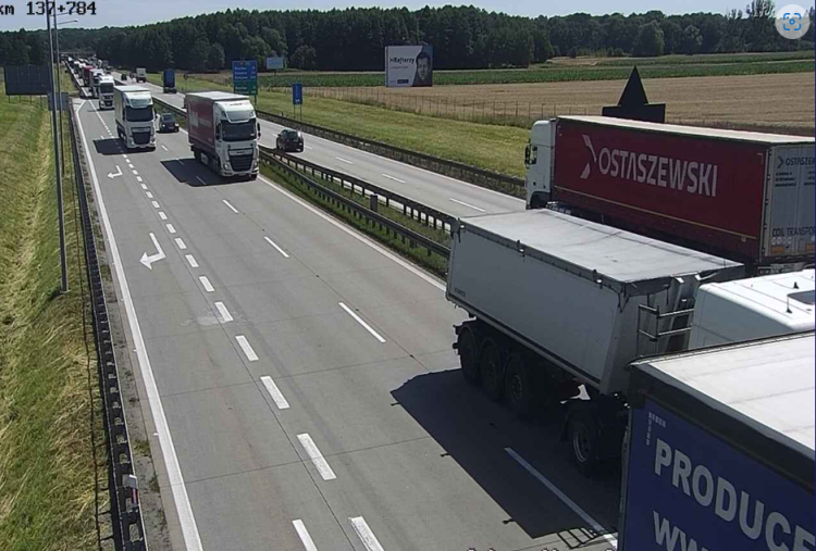 Armagedon na A4. Autostrada zablokowana po wypadku tira
