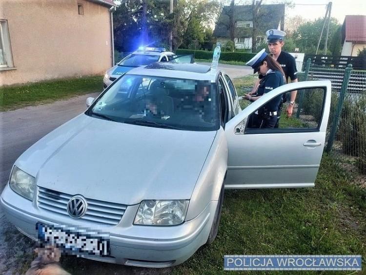 Pod wpływem narkotyków przewoził dziecko. 27-latek bez prawa jazdy jechał autem bez OC i badań technicznych