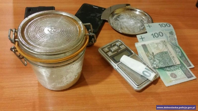 Policjanci zatrzymali dilera i przechwycili ponad 1000 porcji amfetaminy