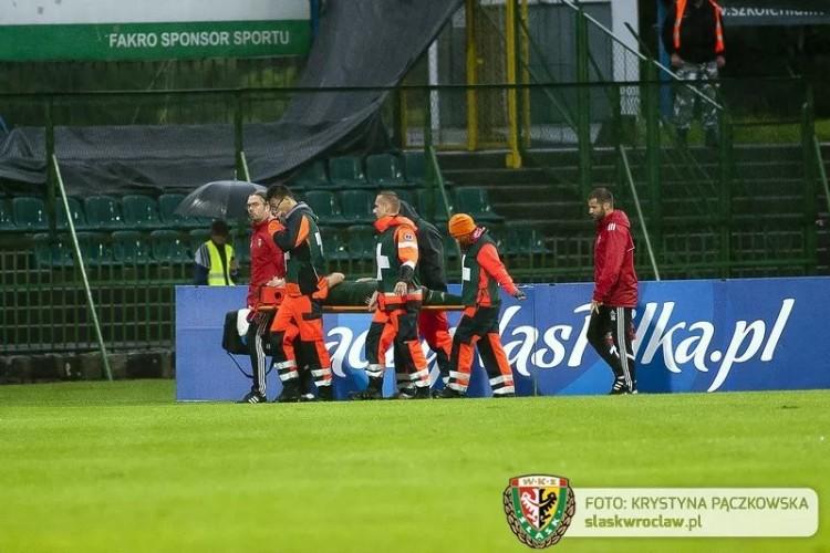Poważna kontuzja piłkarza Śląska Wrocław. Do gry wróci dopiero w październiku