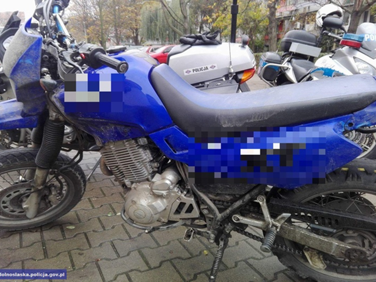 20-letni motocyklista uciekał przed policją. Zatrzymali go dopiero na Popowicach