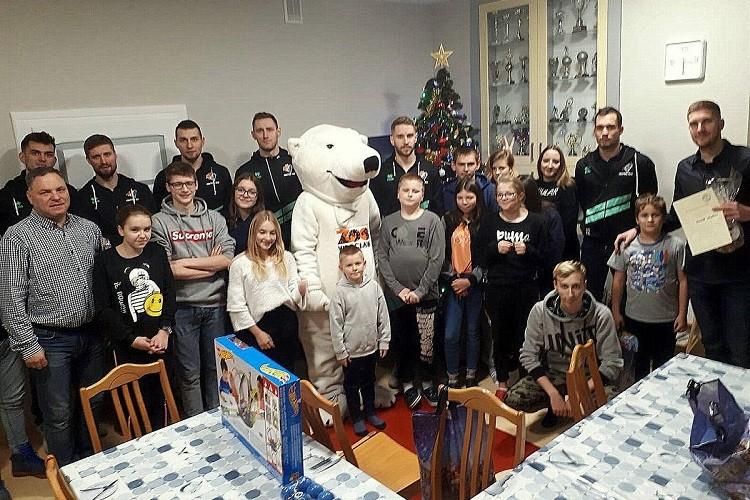 Siatkarze Gwardii z mikołajkową wizytą w Namysłowie [ZDJĘCIA]