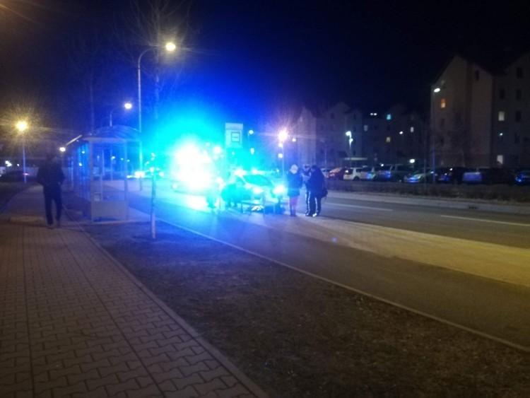 Wrocław: Wypadek na przejściu dla pieszych. Poważnie ranna kobieta trafiła do szpitala