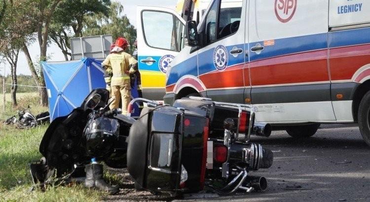 Motocyklista wjechał pod naczepę. Nie udało się uratować jego życia