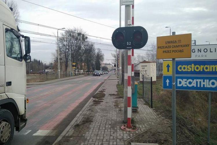 Skanery laserowe i nowe sygnalizatory w Leśnicy. Tak PKP walczy z blokowaniem przejazdów kolejowych