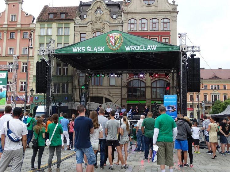 Piłkarze Śląska zaprezentowali się kibicom na wrocławskim Rynku