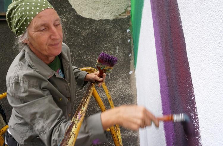 W centrum Wrocławia powstaje ekologiczny mural. Będzie oczyszczał powietrze ze spalin