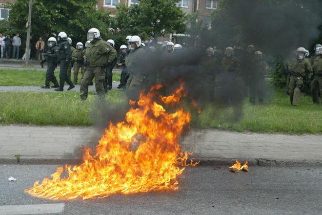 Rzucił koktajlem Mołotowa w sklepową witrynę