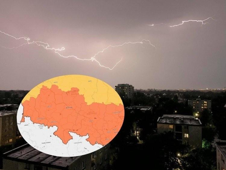 Do Wrocławia idzie burza z gradem. Jest alert II stopnia [GDZIE JEST BURZA]