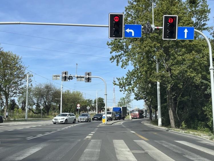 Wrocław: Ogromny korek na Strzegomskiej po uruchomieniu TAT dla autobusów
