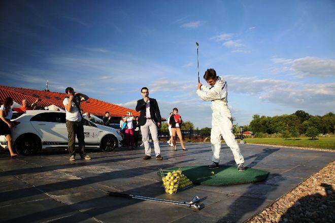Kamil Stoch i Mateusz Kusznierewicz na polu golfowym koło Wrocławia